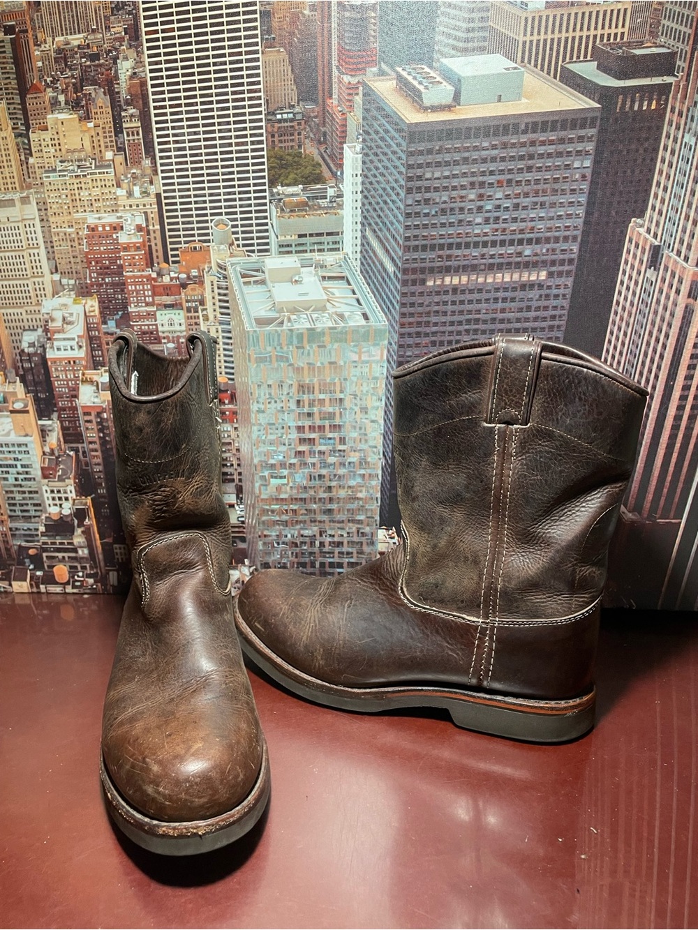 Chippewa Boots Men's Size 10 D
Oiled Leather Western